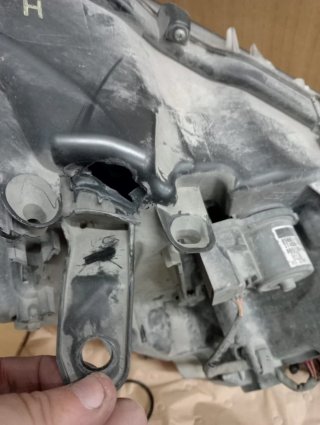 FARO DERECHO LAND CRUISER J150 PATAS ROTAS