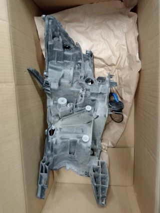 FARO DERECHO LAND CRUISER J150 PATAS ROTAS