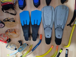 Lote equipo buceo: gafas, tubos, aletas