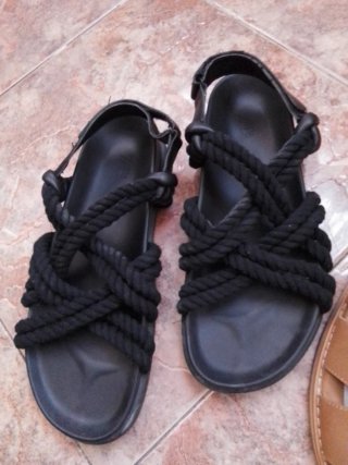 Chanclas Zara Negras y Marrones
