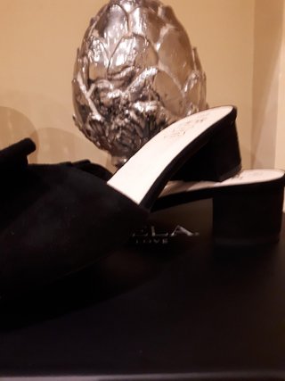 Sandalias negras con lazo de piel sin estrenar