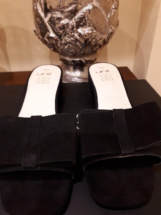 Sandalias negras con lazo de piel sin estrenar