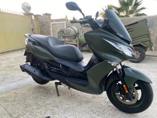 Kawasaki J125 Maxi Scooter Verde y Negro