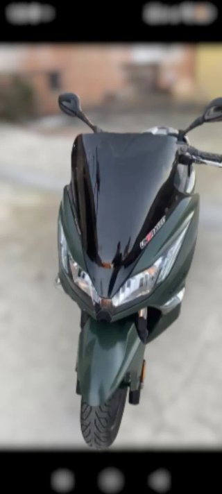 Kawasaki J125 Maxi Scooter Verde y Negro