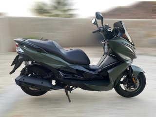 Kawasaki J125 Maxi Scooter Verde y Negro
