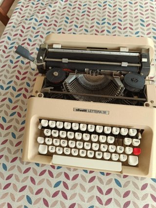 Máquina de escribir Olivetti Lettera 35