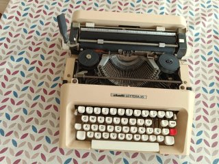 Máquina de escribir Olivetti Lettera 35
