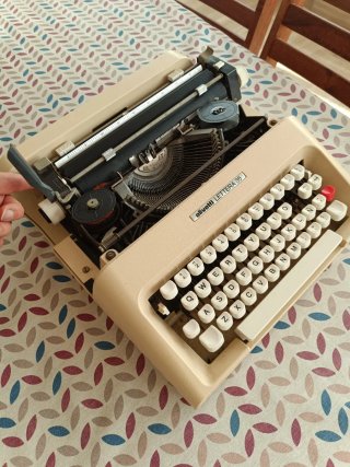 Máquina de escribir Olivetti Lettera 35