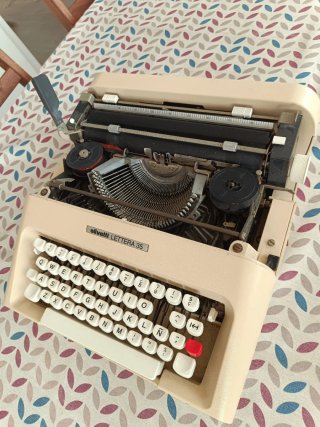 Máquina de escribir Olivetti Lettera 35