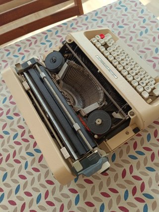 Máquina de escribir Olivetti Lettera 35