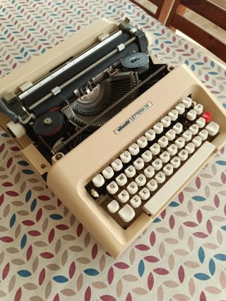 Máquina de escribir Olivetti Lettera 35