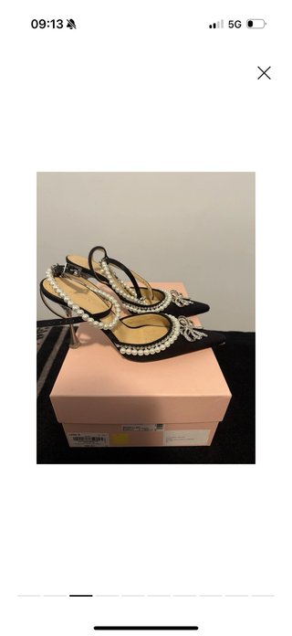 Scarpe nere con perle e fiocco