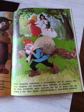 Cuento blanca flor y rosarroja