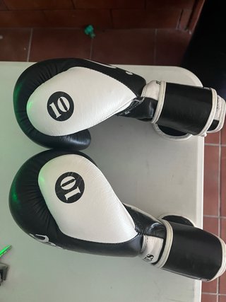Guantes El Bronx Kickboxing Negros y Blancos
