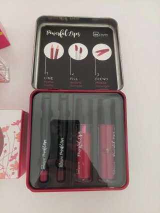 Lote Perfume Nike y Set Labiales Douglas