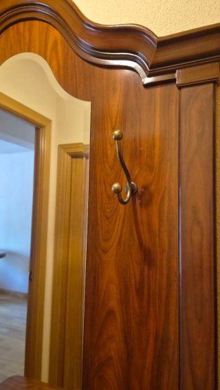 Mueble de entrada con espejo, perchero y paragüero