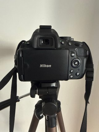 Cámara Nikon D5100 con Accesorios