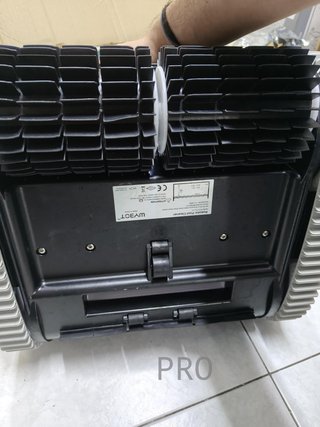 Robot limpiafondos de piscina WYBOT C1