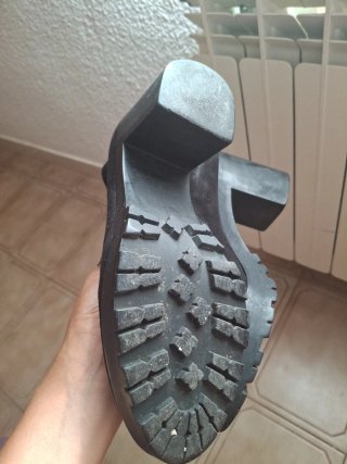 Botines negros con cremallera