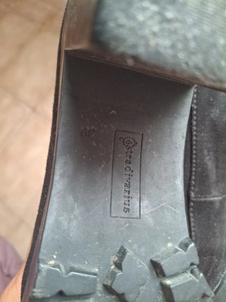 Botines negros con cremallera