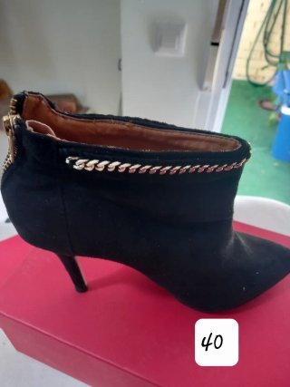 Botines negros tacón con hebilla