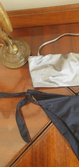Bikini a fascia argento e nero