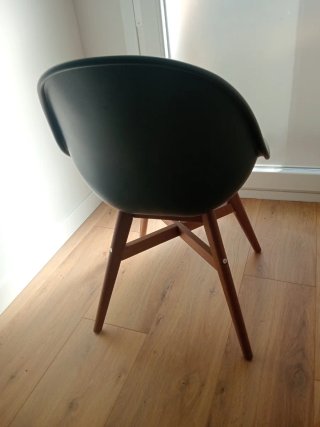 6 Sillas IKEA grises de plástico y madera