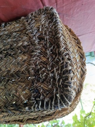 Cesto de esparto para leña