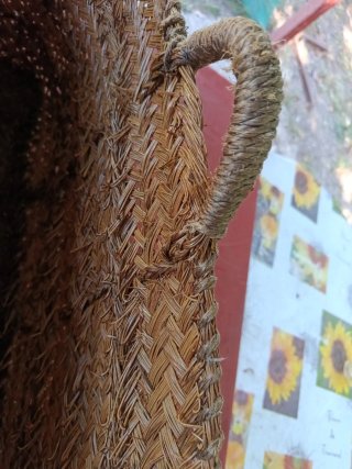 Cesto de esparto para leña