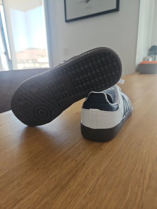Zapatillas tipo adidas