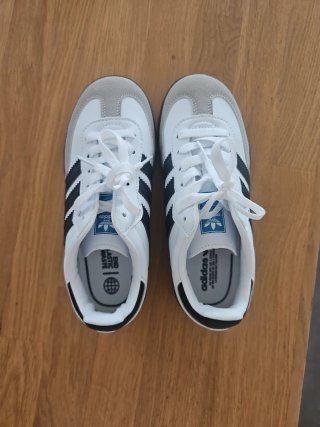 Zapatillas tipo adidas