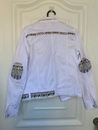 Chaqueta vaquera elastica bordada con  apliques