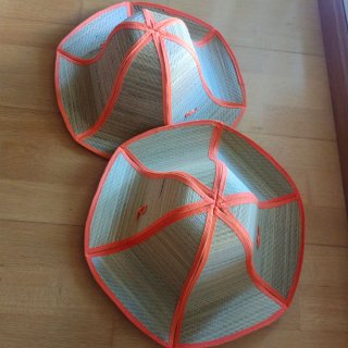 Lote 2 sombreros de playa beige y naranja