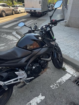 Suzuki GSR 600 2008 limitada en papeles  !