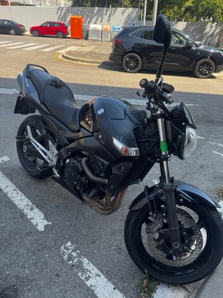 Suzuki GSR 600 2008 limitada en papeles  !