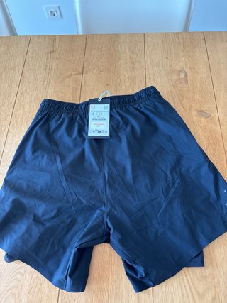 Pantalón corto deportivo negro Zara