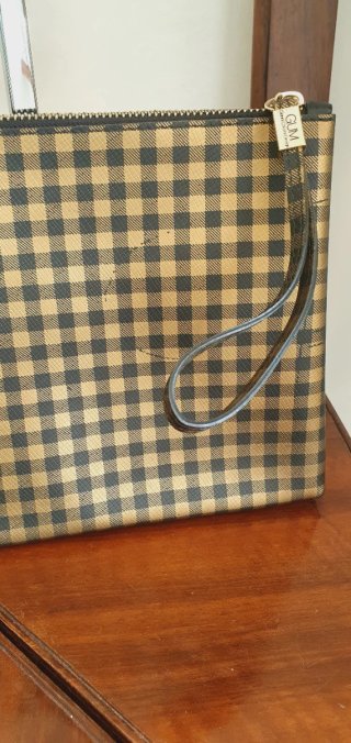 Pochette oro e nero a quadretti