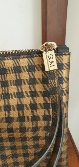 Pochette oro e nero a quadretti