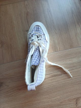 Zapatillas cuadros vichy lila.