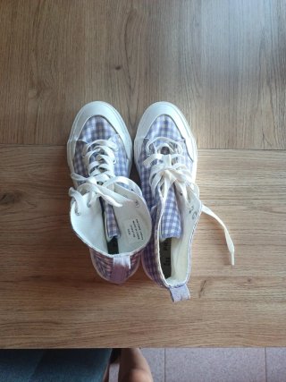 Zapatillas cuadros vichy lila.
