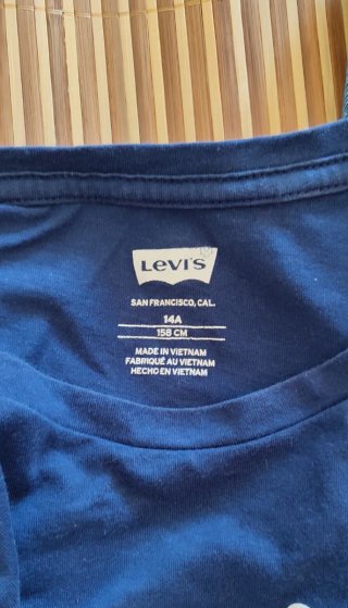 Lote 2 Camisetas de Levi's y Tommy Hilfiger