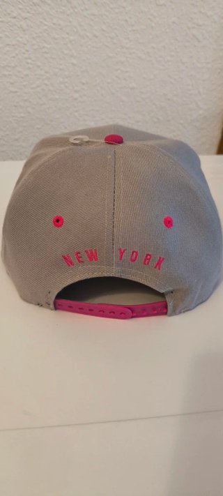 Gorra New York Gris y Rosa