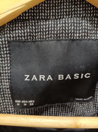 Chaqueta Zara gris y negra
