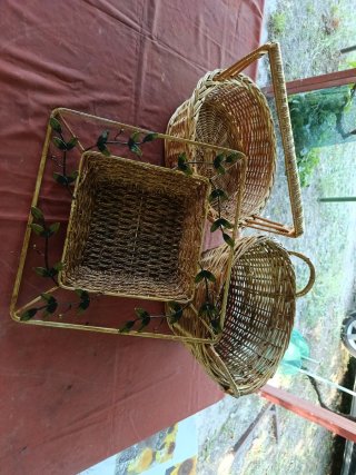 Lote 3 cestos mimbre y metal decorados