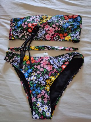 Varias piezas bikinis. Unidad