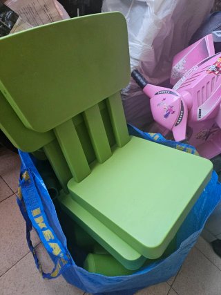 4Sillas infantiles verdes de plástico (pack)