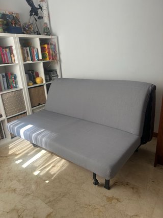 Sofá Cama gris. Muy Cómodo