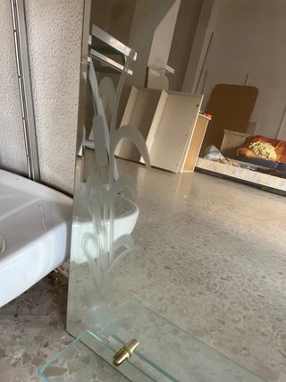 Lavabo de pie y espejo de baño