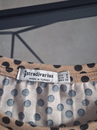 Blusa lunares beige y negra mujer Stradivarius