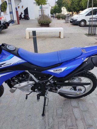 Yamaha Enduro Moto